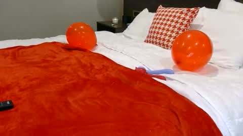 Snapshot of longlegstammy chatting on December 13, 2025, 11:21 pm Cutenurse91 online show from December 13, 2025, 11:21 pm