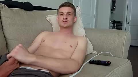 longroyaltyy online show from December 13, 2025, 10:37 pm