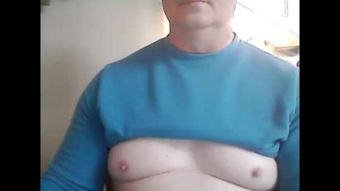 Snapshot of look823 chatting on October 31, 2025, 2:18 pm look823 online show from October 31, 2025, 2:18 pm