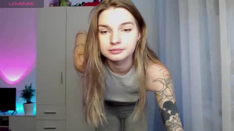 Snapshot of lookluna chatting on December 2, 2025, 11:59 am Luna online show from December 2, 2025, 11:59 am