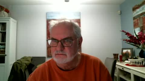 Snapshot of loop102 chatting on March 7, 2025, 9:59 pm loop102 online show from March 7, 2025, 9:59 pm