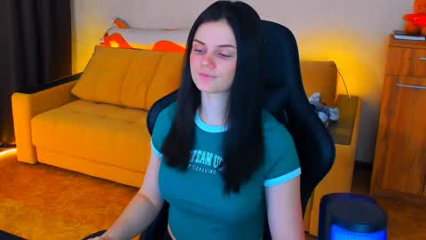 Snapshot of lora_cain chatting on January 15, 2025, 1:45 am Lora Cain online show from January 15, 2025, 1:45 am