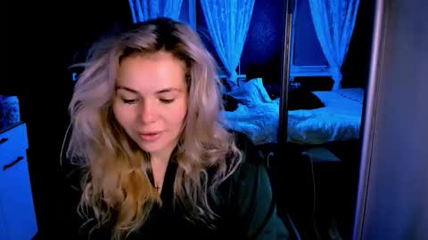 Lora online show from November 19, 2025, 2:33 am