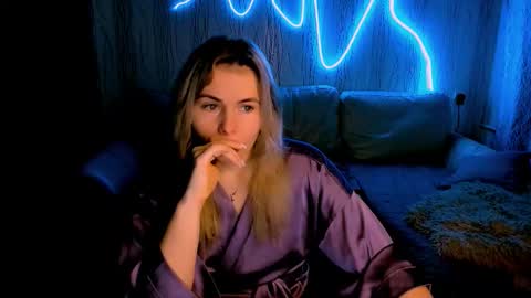 Lora online show from December 18, 2025, 3:56 am