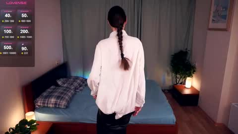 Lora online show from February 14, 2025, 5:14 pm