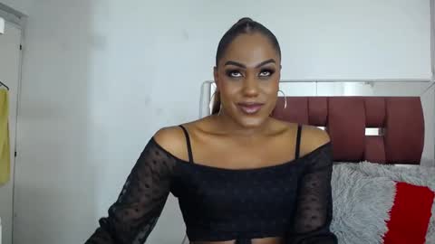 Loraine online show from November 17, 2025, 8:36 pm