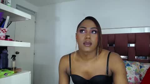 Loraine online show from December 15, 2025, 8:46 pm