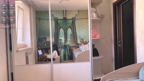 Olivia online show from October 25, 2025, 9:28 am