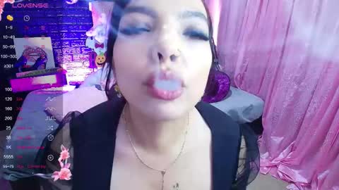 Loren online show from October 17, 2025, 9:39 pm