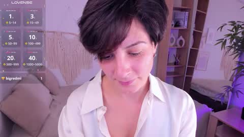 Loren online show from October 17, 2025, 2:08 pm