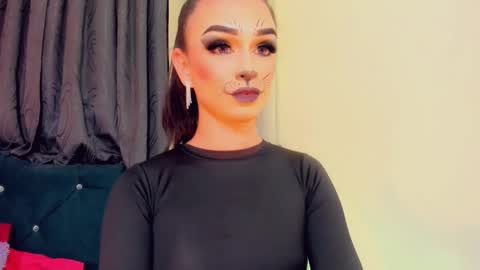 Snapshot of lorena_capelli_ chatting on October 28, 2025, 3:43 am lesly lorena online show from October 28, 2025, 3:43 am