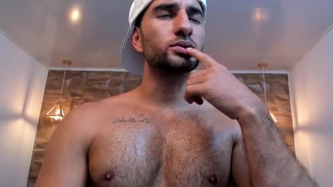 Snapshot of lorenzo_walker_ chatting on February 10, 2025, 8:21 pm L O R E N Z O Thumbs Up help online show from February 10, 2025, 8:21 pm