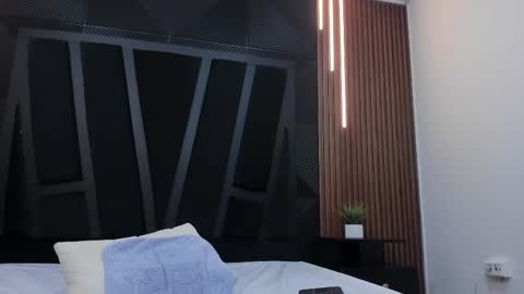 Snapshot of lorenzo_walker_ chatting on March 10, 2025, 9:40 pm L O R E N Z O Thumbs Up help online show from March 10, 2025, 9:40 pm