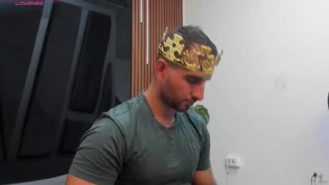 Snapshot of lorenzo_walker_ chatting on November 1, 2025, 5:37 pm L O R E N Z O Thumbs Up help online show from November 1, 2025, 5:37 pm