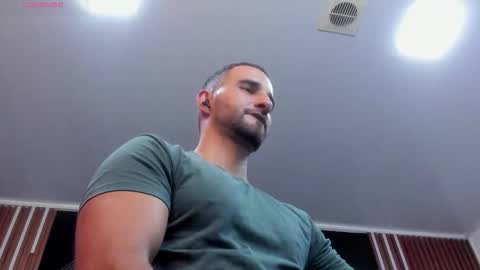 Snapshot of lorenzo_walker_ chatting on November 6, 2025, 6:09 pm L O R E N Z O Thumbs Up help online show from November 6, 2025, 6:09 pm