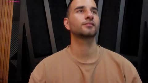 Snapshot of lorenzo_walker_ chatting on November 10, 2025, 5:12 pm L O R E N Z O Thumbs Up help online show from November 10, 2025, 5:12 pm