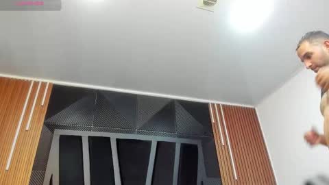 Snapshot of lorenzo_walker_ chatting on November 12, 2025, 5:13 pm L O R E N Z O Thumbs Up help online show from November 12, 2025, 5:13 pm