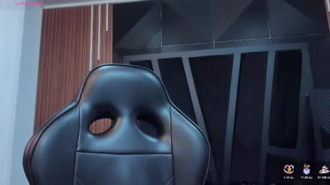 Snapshot of lorenzo_walker_ chatting on November 15, 2025, 5:20 pm L O R E N Z O Thumbs Up help online show from November 15, 2025, 5:20 pm