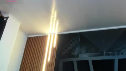 Snapshot of lorenzo_walker_ chatting on November 20, 2025, 5:12 pm L O R E N Z O Thumbs Up help online show from November 20, 2025, 5:12 pm