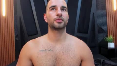 Snapshot of lorenzo_walker_ chatting on November 26, 2025, 5:14 pm L O R E N Z O Thumbs Up help online show from November 26, 2025, 5:14 pm