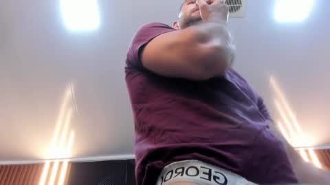 Snapshot of lorenzo_walker_ chatting on November 28, 2025, 5:26 pm L O R E N Z O Thumbs Up help online show from November 28, 2025, 5:26 pm