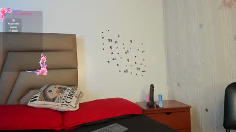 Snapshot of lorettmatthew chatting on January 15, 2025, 3:00 am LorettMatthew online show from January 15, 2025, 3:00 am