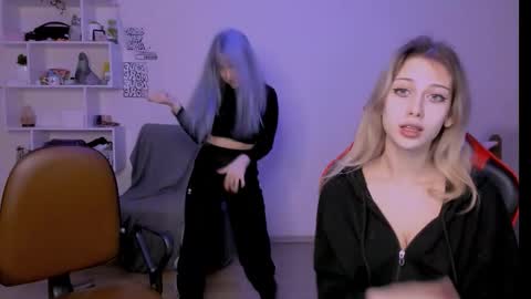 Lori online show from October 2, 2025, 8:38 pm