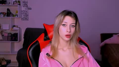 Lori online show from October 7, 2025, 6:49 pm