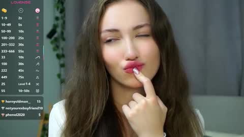 Snapshot of loriamarzinske chatting on October 1, 2025, 9:54 pm Naomi online show from October 1, 2025, 9:54 pm