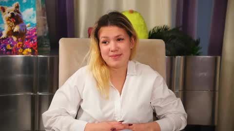 Hello guys Im Maya and this my first month here online show from December 21, 2025, 11:28 am