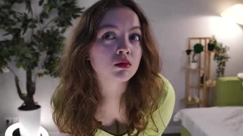 Snapshot of loritakufeldt chatting on December 2, 2025, 7:53 pm Lina online show from December 2, 2025, 7:53 pm