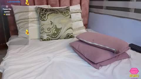 Snapshot of lou_rosse chatting on January 22, 2025, 11:53 pm  Lou Rosse  online show from January 22, 2025, 11:53 pm