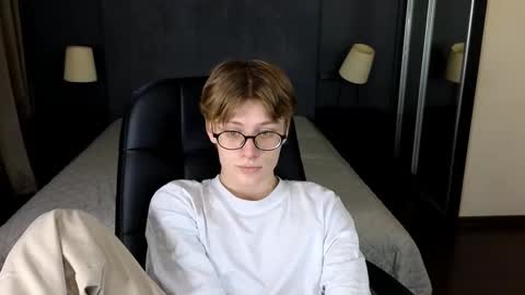 louie_evans online show from November 3, 2025, 9:05 pm