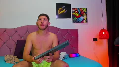 Snapshot of louis_bcasta1 chatting on February 5, 2025, 11:02 am OF louis bcasta1 online show from February 5, 2025, 11:02 am