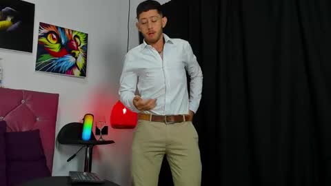 Snapshot of louis_bcasta1 chatting on February 14, 2025, 11:10 am OF louis bcasta1 online show from February 14, 2025, 11:10 am