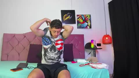 Snapshot of louis_bcasta1 chatting on February 20, 2025, 10:59 am OF louis bcasta1 online show from February 20, 2025, 10:59 am