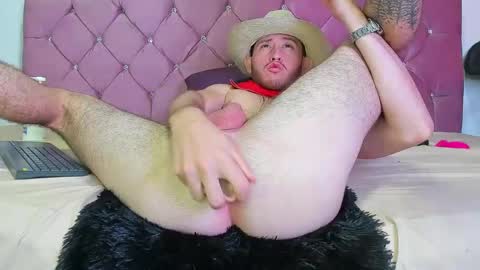 Snapshot of louis_bcasta1 chatting on March 9, 2025, 5:17 pm OF louis bcasta1 online show from March 9, 2025, 5:17 pm