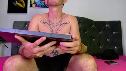 Snapshot of louis_bcasta1 chatting on October 26, 2025, 7:20 pm OF louis bcasta1 online show from October 26, 2025, 7:20 pm