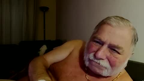 Snapshot of louis_chokdee chatting on October 10, 2025, 5:12 pm louis_chokdee online show from October 10, 2025, 5:12 pm