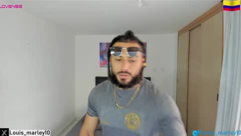 louis_marley_ online show from January 1, 2025, 10:24 pm