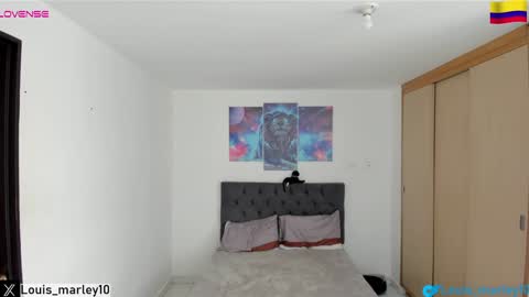 louis_marley_ online show from February 5, 2025, 9:50 pm