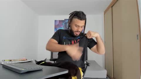 louis_marley_ online show from February 18, 2025, 5:21 pm