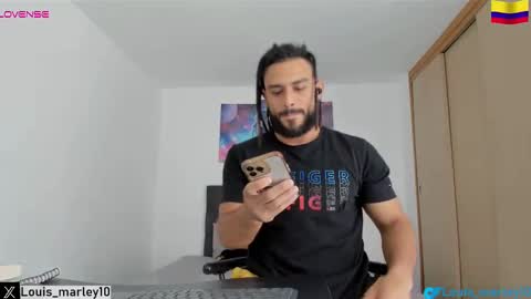 louis_marley_ online show from February 18, 2025, 8:47 pm