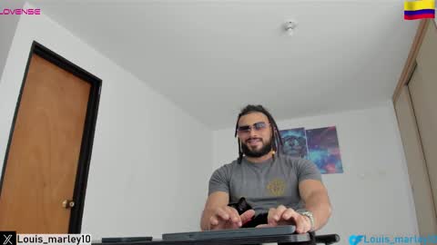 louis_marley_ online show from March 7, 2025, 7:27 pm