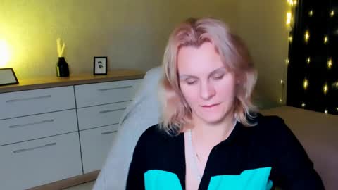 Louisa online show from December 6, 2024, 7:12 pm