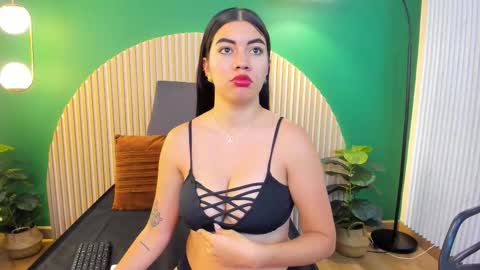 Snapshot of lourenfox chatting on November 4, 2025, 7:13 pm Louren Fox online show from November 4, 2025, 7:13 pm