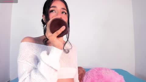 Snapshot of love_cameron chatting on December 12, 2024, 12:55 pm Cam online show from December 12, 2024, 12:55 pm