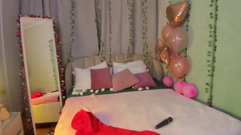 Snapshot of love_is_lola chatting on February 22, 2025, 1:11 am Lola online show from February 22, 2025, 1:11 am