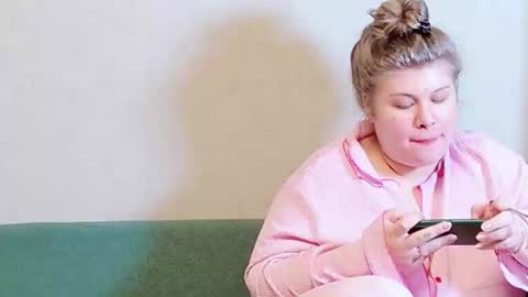 Snapshot of love_wiggy18 chatting on January 31, 2025, 12:51 pm Ally online show from January 31, 2025, 12:51 pm