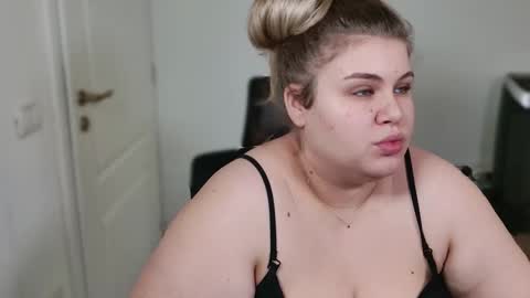 Snapshot of love_wiggy18 chatting on November 13, 2025, 7:40 am Ally online show from November 13, 2025, 7:40 am